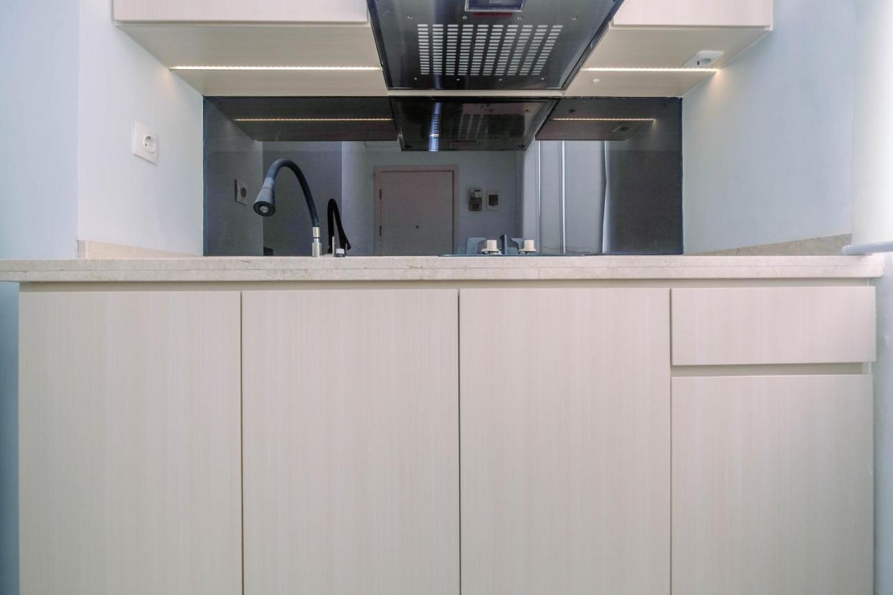 Apartemen Comfy And Minimalist 1br Patraland Urbano Near Station By Travelio