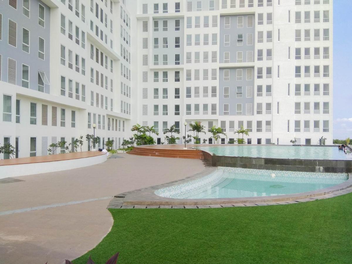 Comfy And Minimalist 1br Patraland Urbano Near Station By Travelio Apartemen *