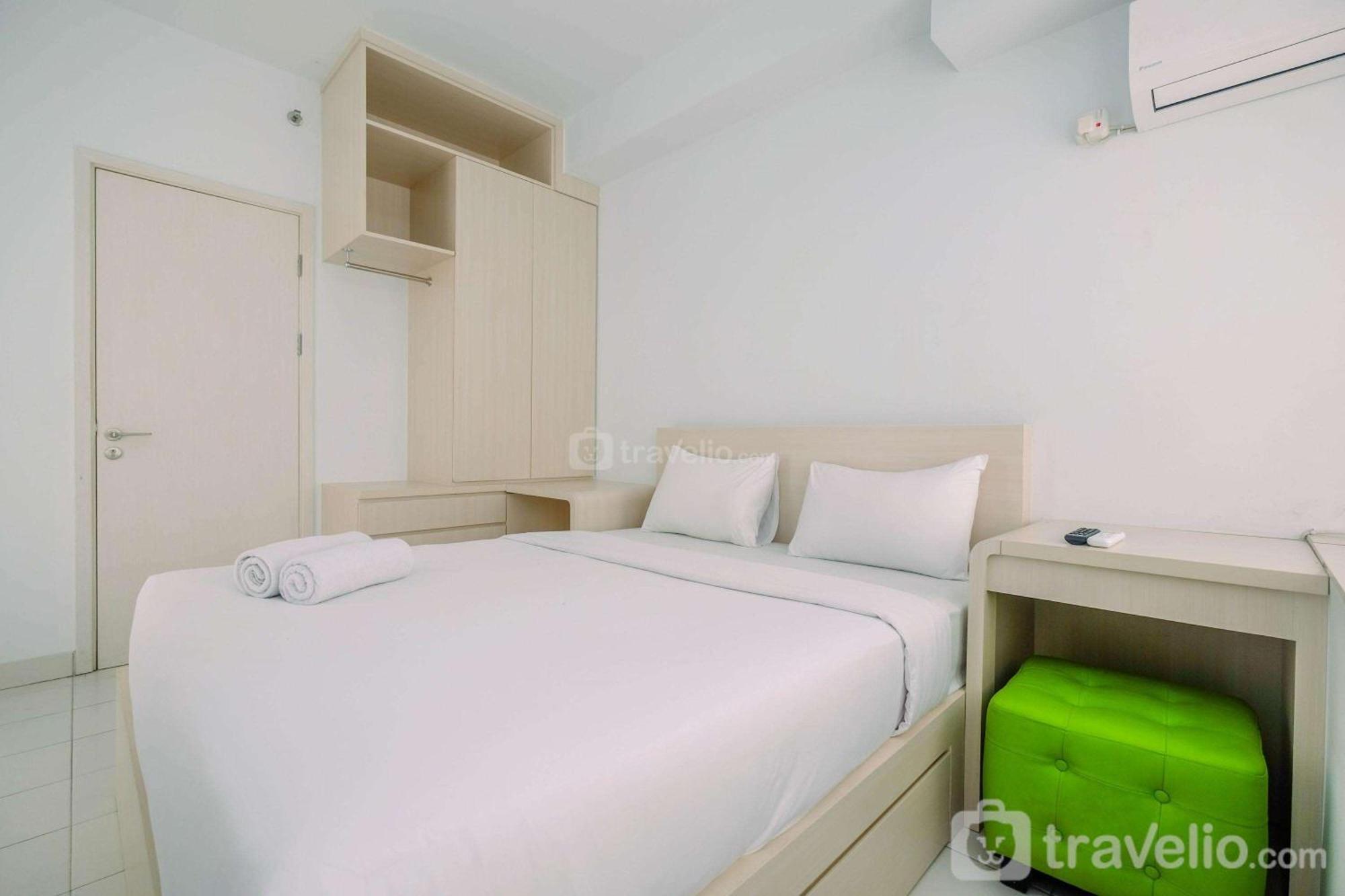 Comfy And Minimalist 1br Patraland Urbano Near Station By Travelio * Bekasi