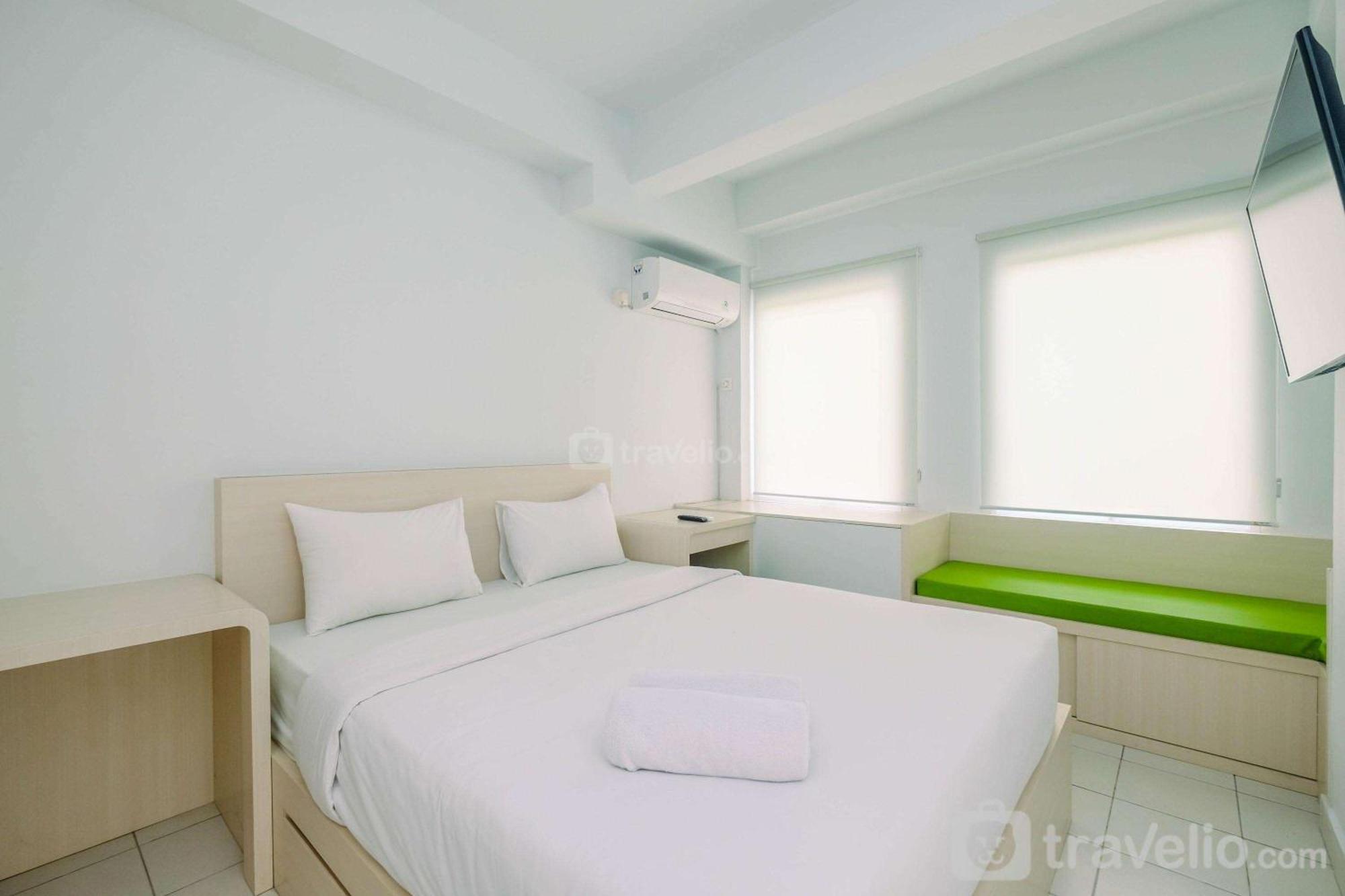 Comfy And Minimalist 1br Patraland Urbano Near Station By Travelio