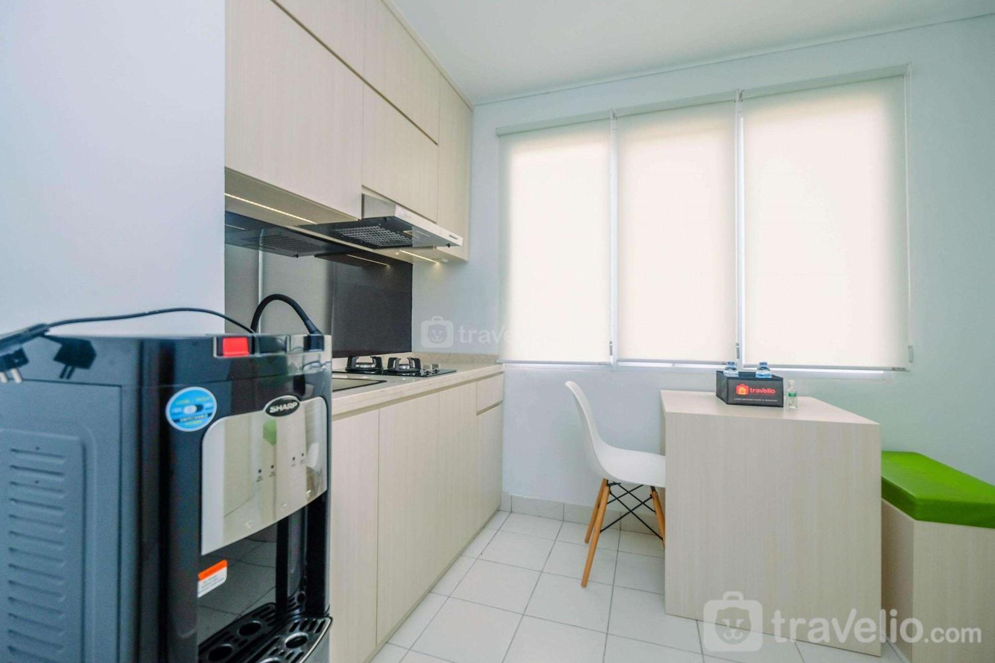 Comfy And Minimalist 1br Patraland Urbano Near Station By Travelio Apartemen